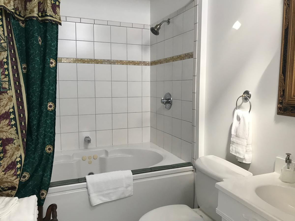 Andor Wenneson Historic Inn - thumb 7