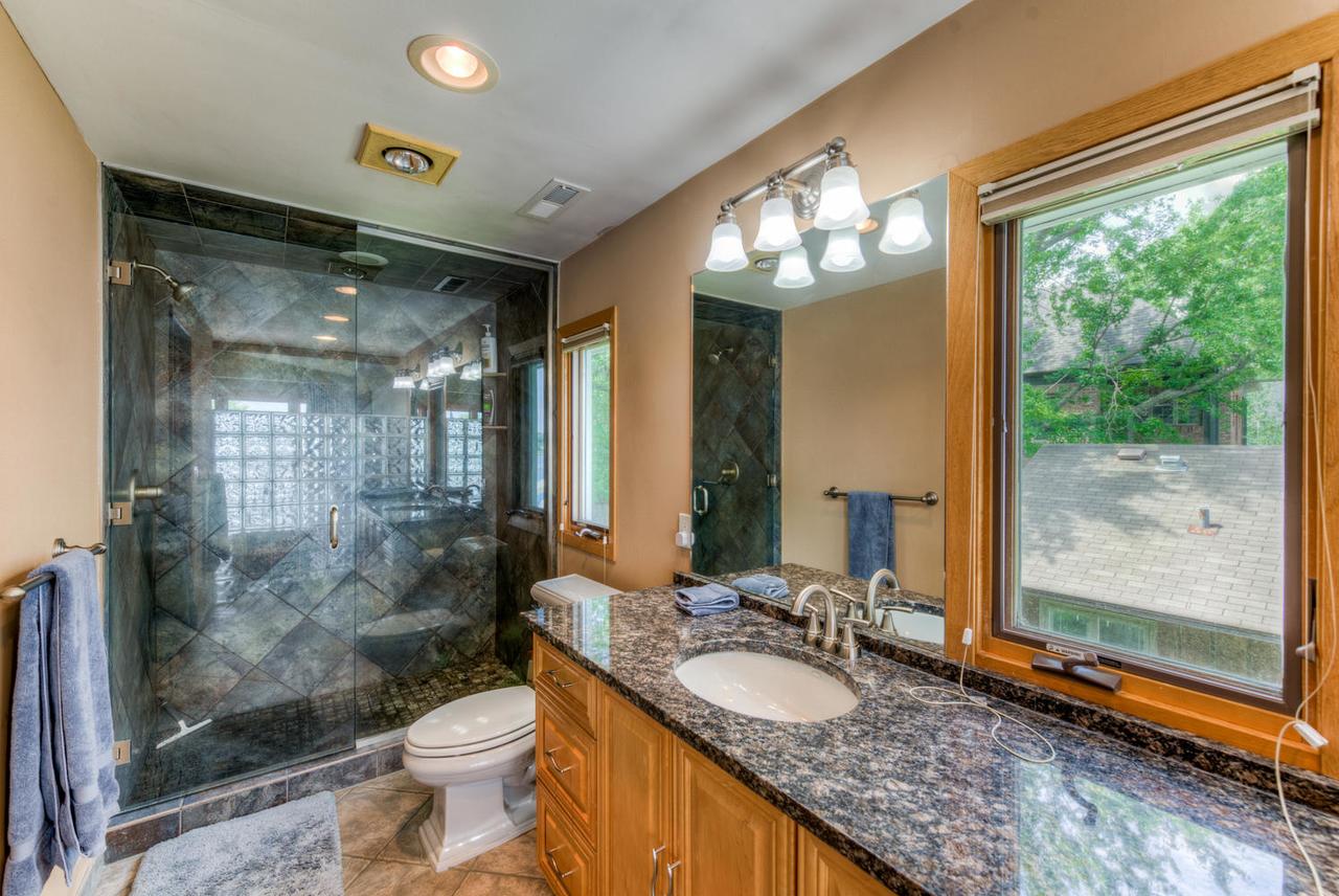 Wayzata Bay Lake Minnetonka House & Guest House - thumb 16