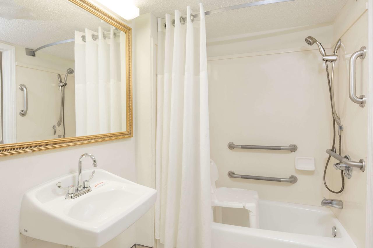 Days Inn By Wyndham Biloxi Beach - thumb 29
