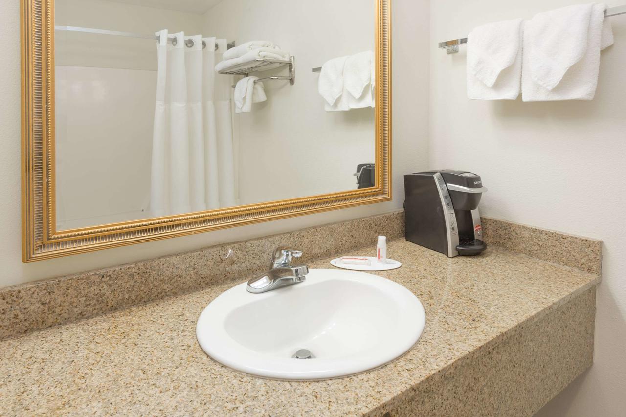 Days Inn By Wyndham Biloxi Beach - thumb 17