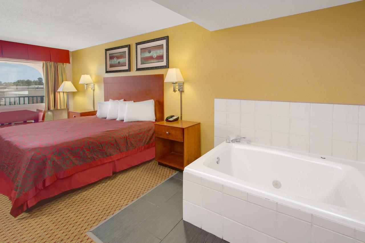 Days Inn By Wyndham Gulfport - thumb 25