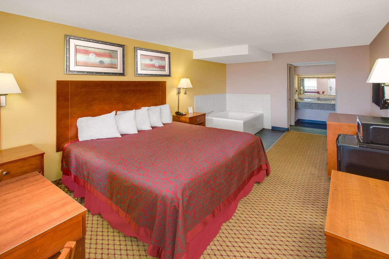 Days Inn By Wyndham Gulfport - thumb 26