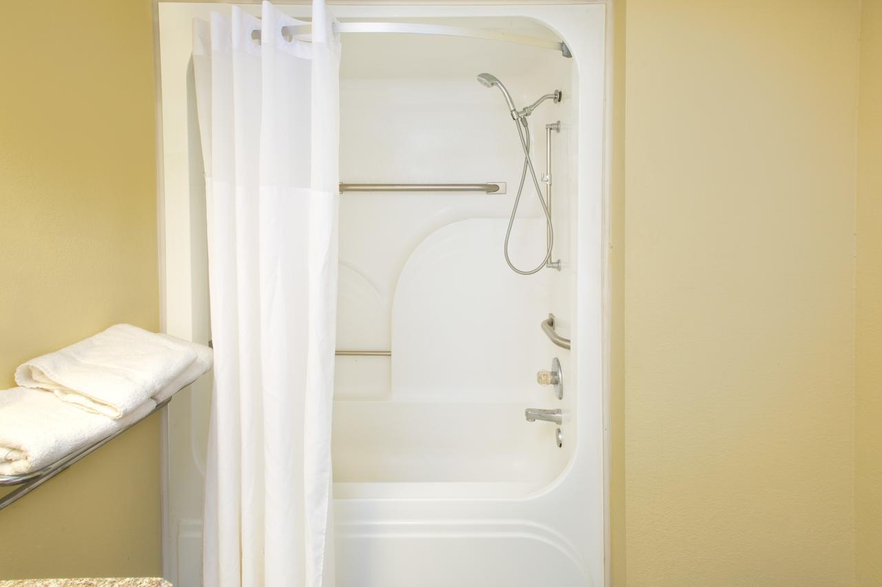 Days Inn By Wyndham Gulfport - thumb 3