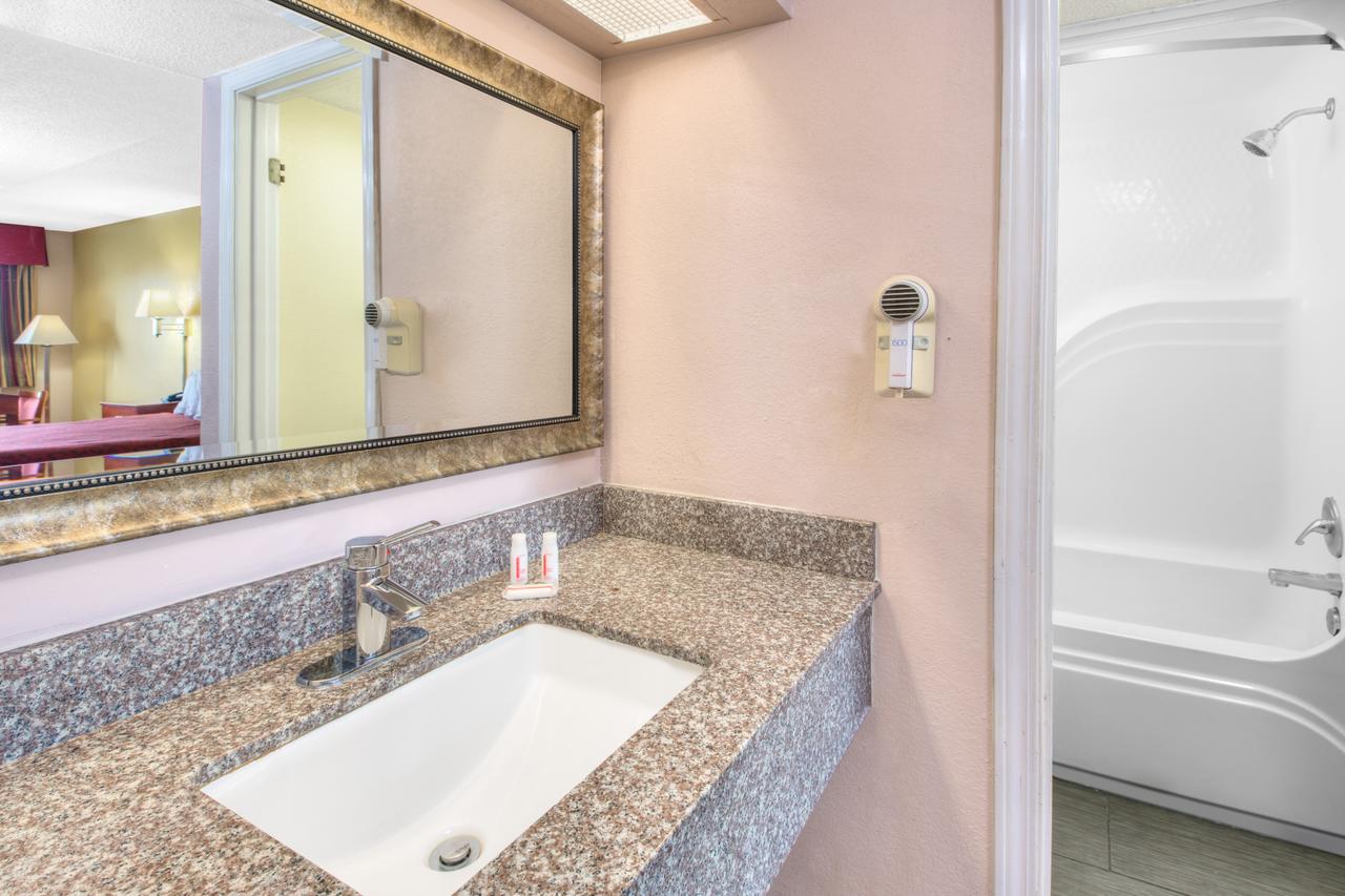 Days Inn By Wyndham Gulfport - thumb 7