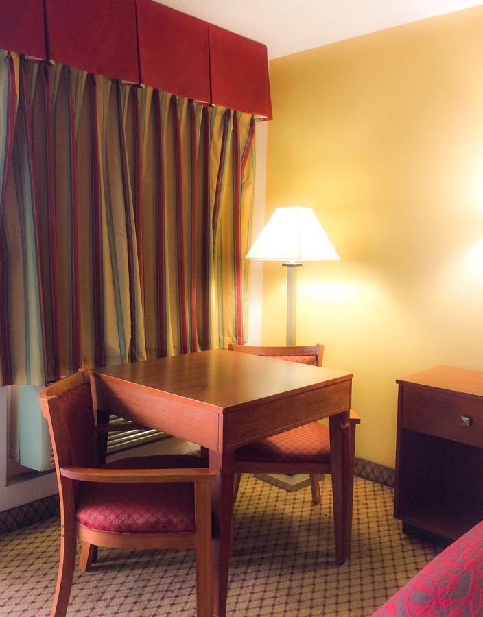 Days Inn By Wyndham Gulfport - thumb 2