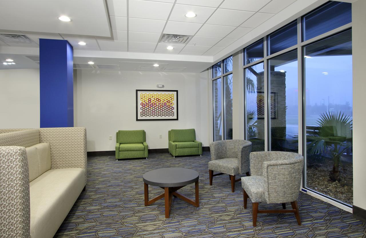 Holiday Inn Express & Suites - Columbus North - thumb 3