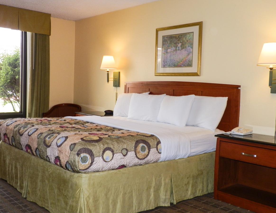 Regency Hotel & Conference Center - thumb 8