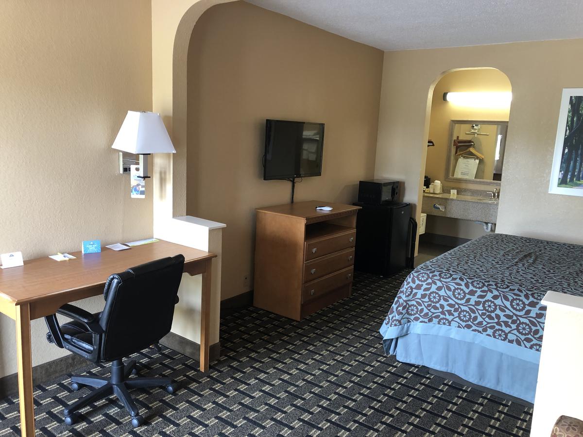 Days Inn By Wyndham Columbus - thumb 13