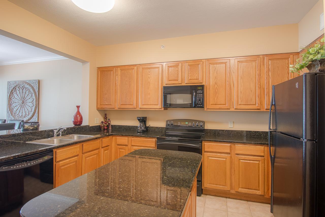 Legacy I 705 - Three Bedroom Apartment - thumb 7