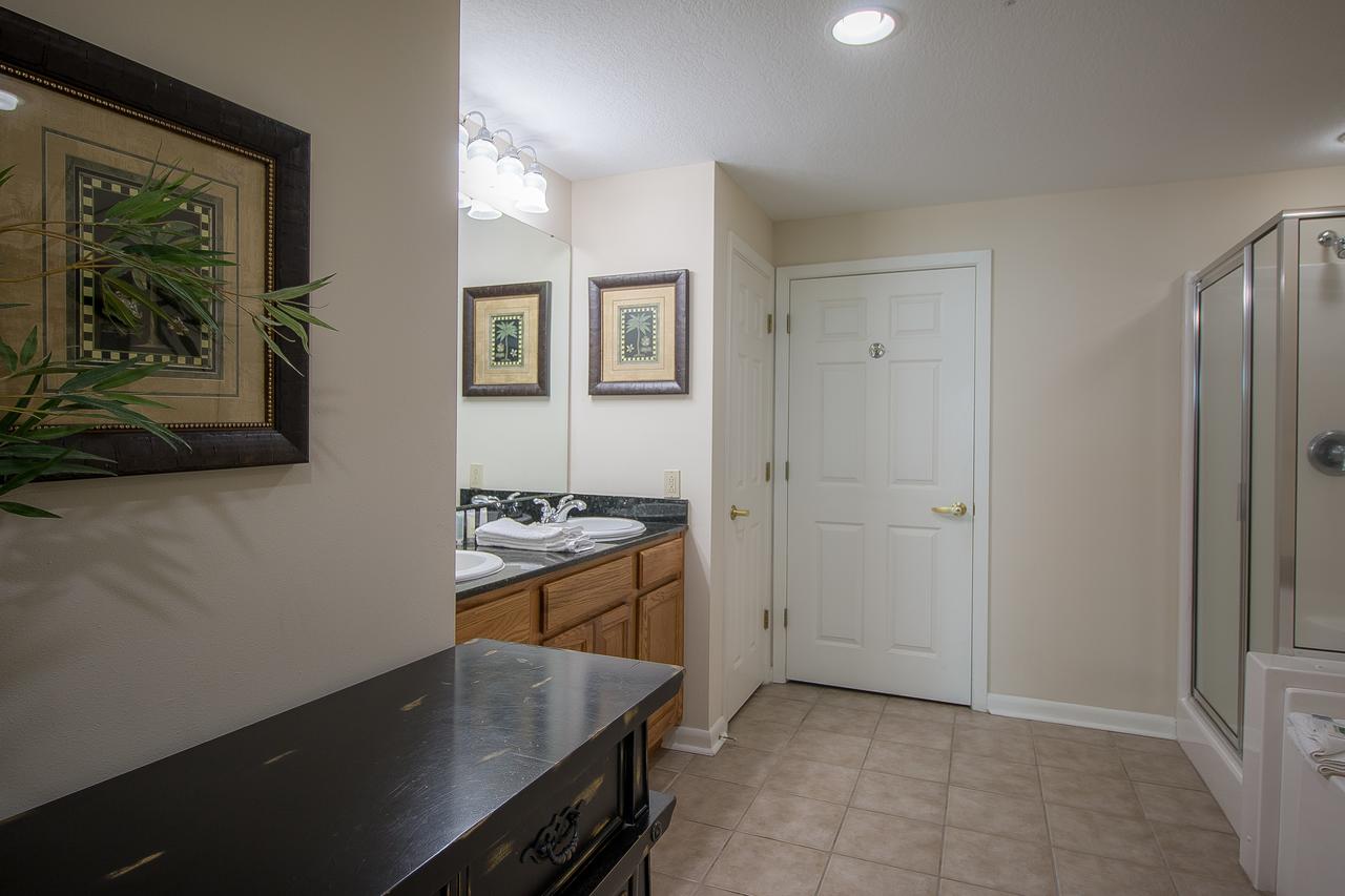 Legacy I 705 - Three Bedroom Apartment - thumb 10