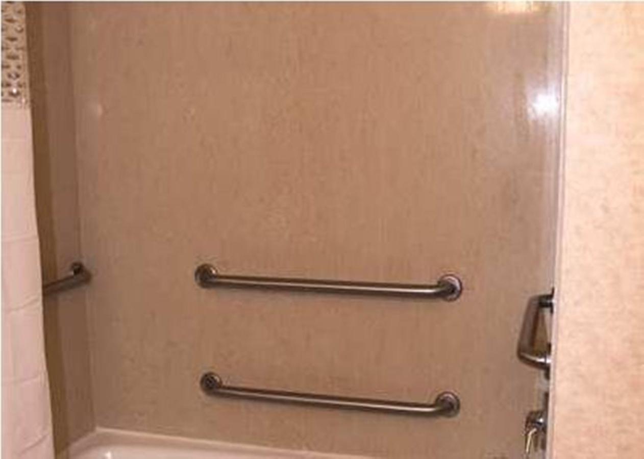 Hampton Inn Canton - thumb 11