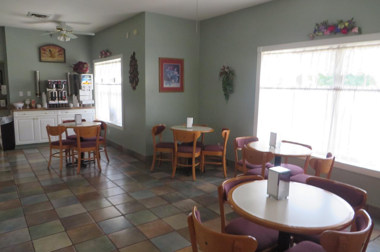 Carriage House Inn - thumb 35