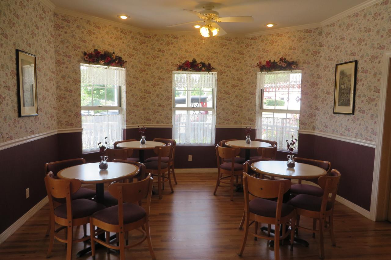 Carriage House Inn - thumb 36