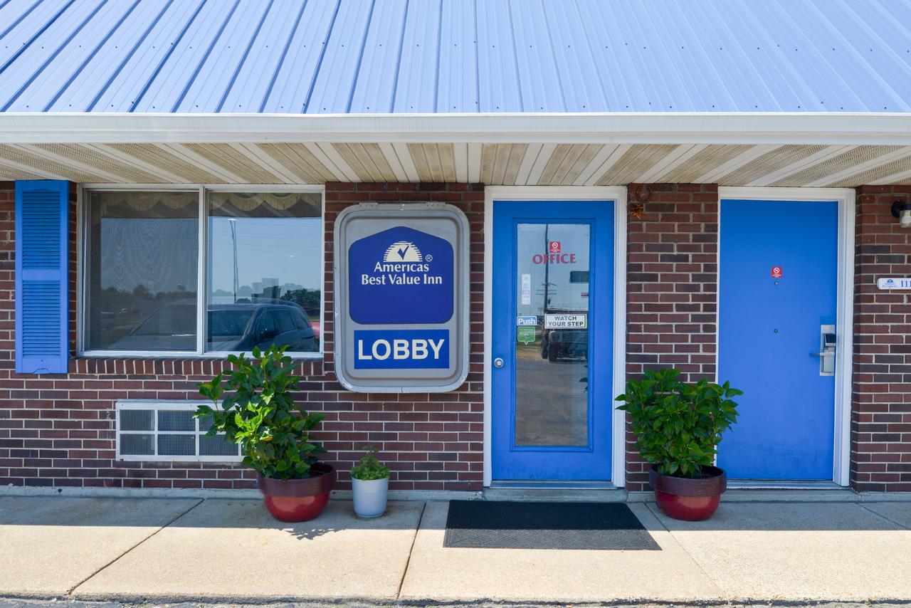 Americas Best Value Inn Sullivan - thumb 1