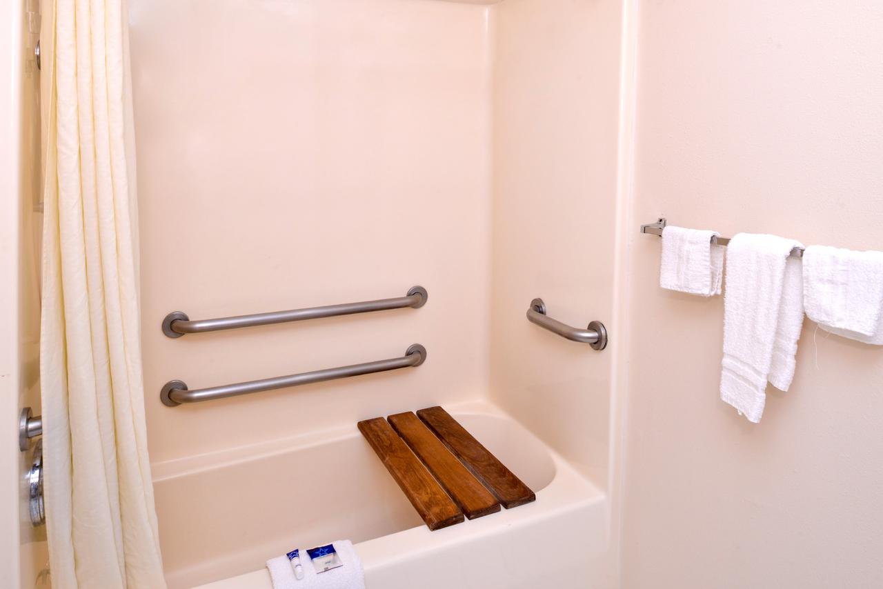 Americas Best Value Inn Sullivan - thumb 12