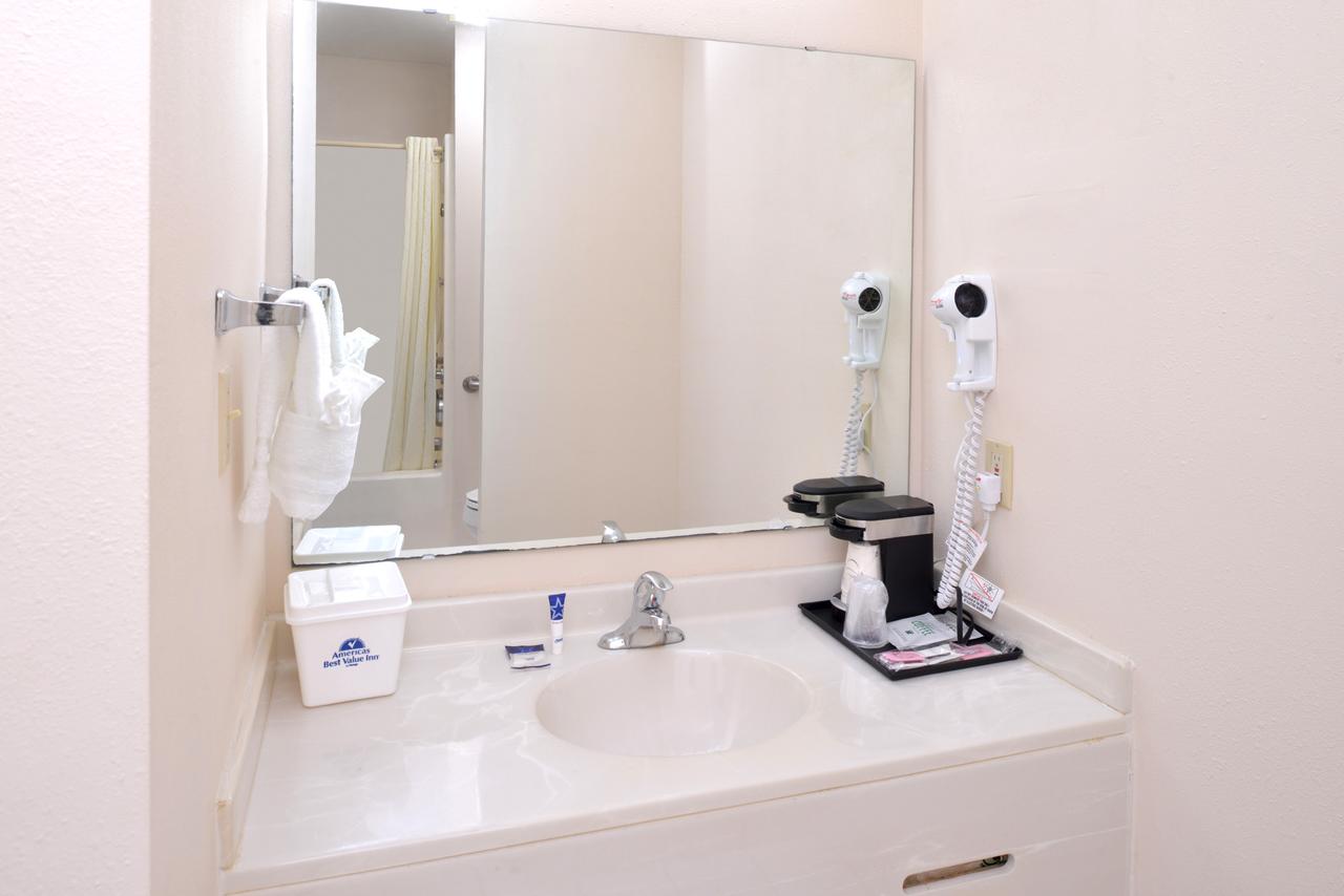 Americas Best Value Inn Sullivan - thumb 10