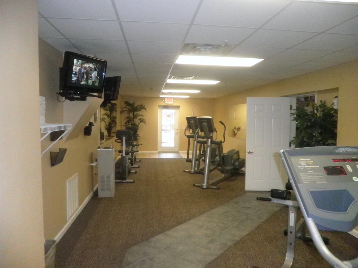 Surreys' Grand Crowne Resort - thumb 12