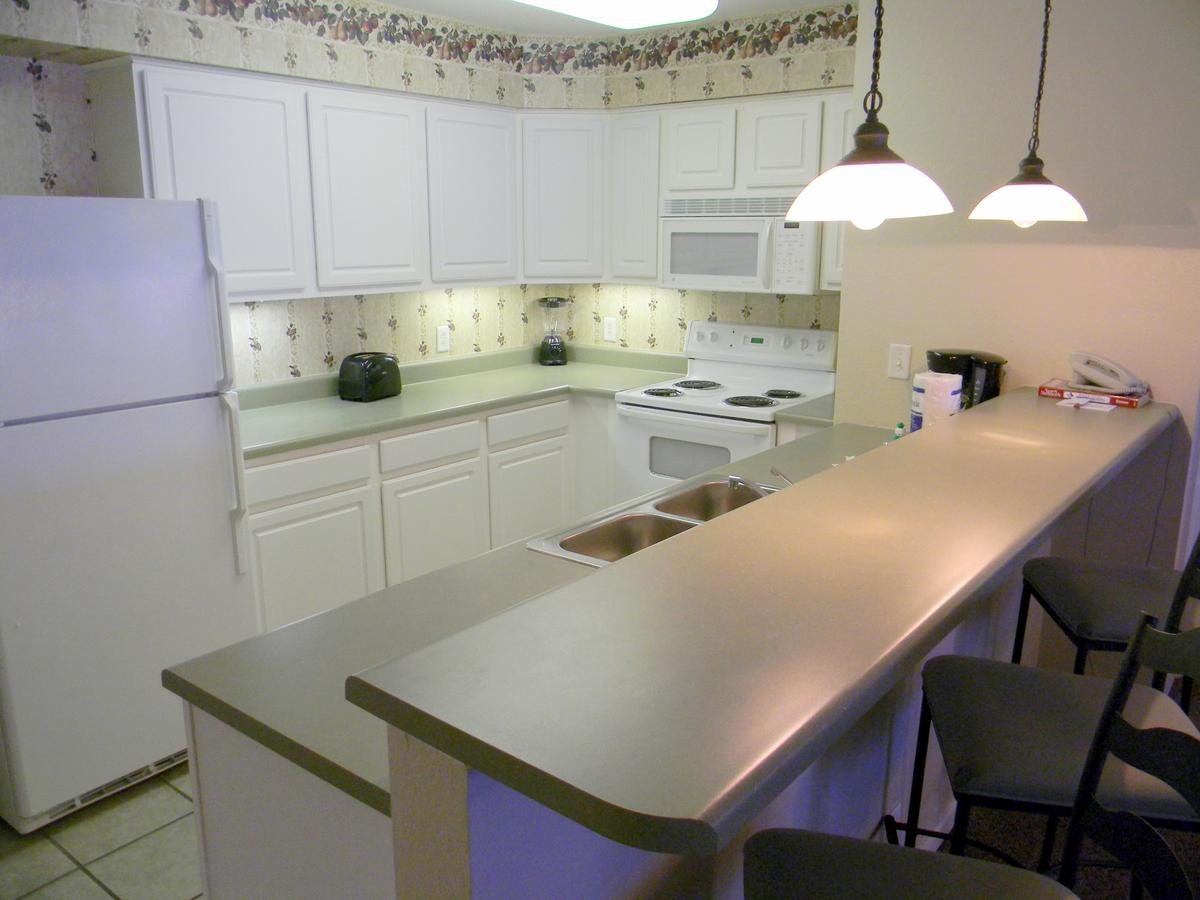 Surreys' Grand Crowne Resort - thumb 41