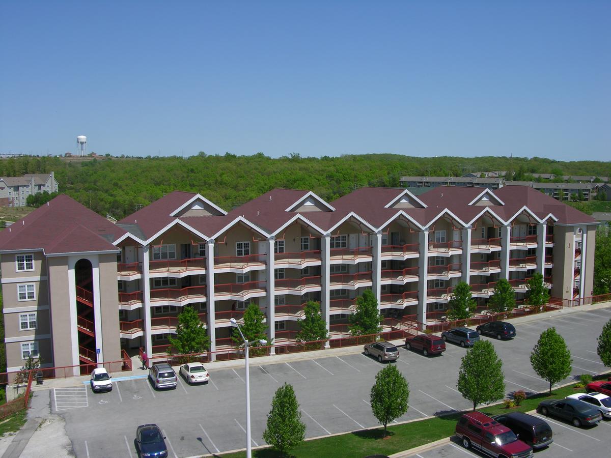 Surreys' Grand Crowne Resort - thumb 0