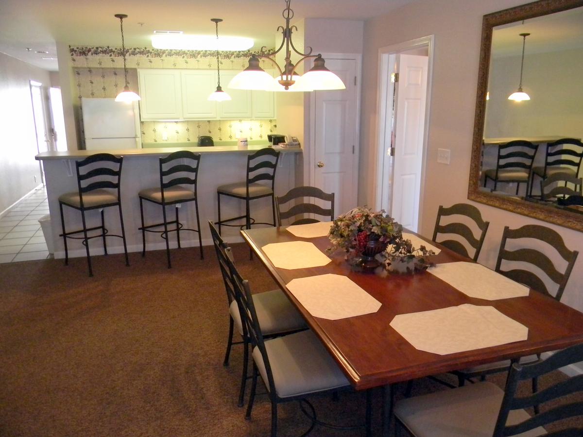 Surreys' Grand Crowne Resort - thumb 43