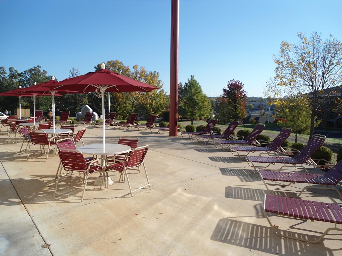 Surreys' Grand Crowne Resort - thumb 3