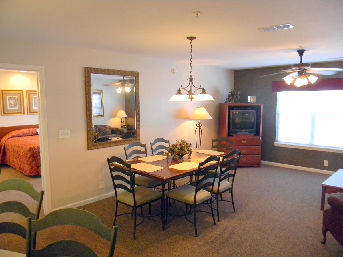 Surreys' Grand Crowne Resort - thumb 40