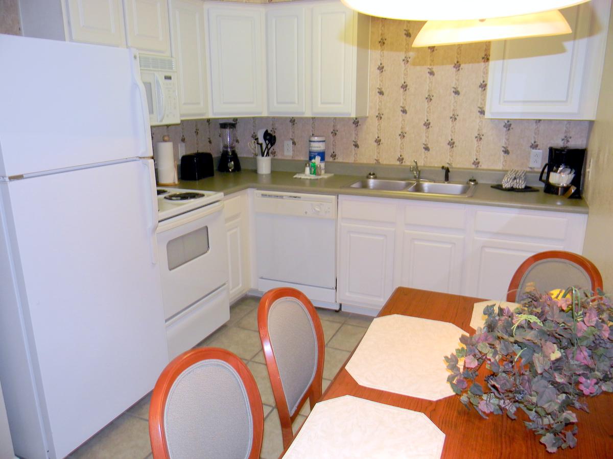 Surreys' Grand Crowne Resort - thumb 25