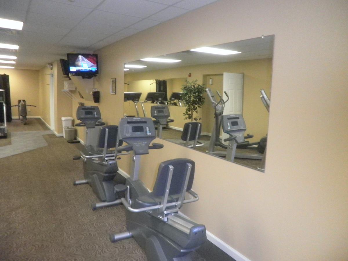 Surreys' Grand Crowne Resort - thumb 10