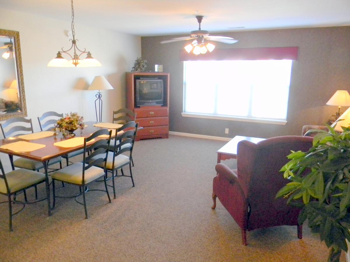 Surreys' Grand Crowne Resort - thumb 39