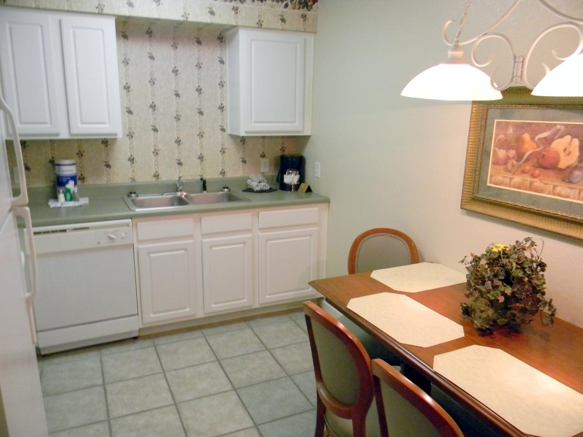 Surreys' Grand Crowne Resort - thumb 24