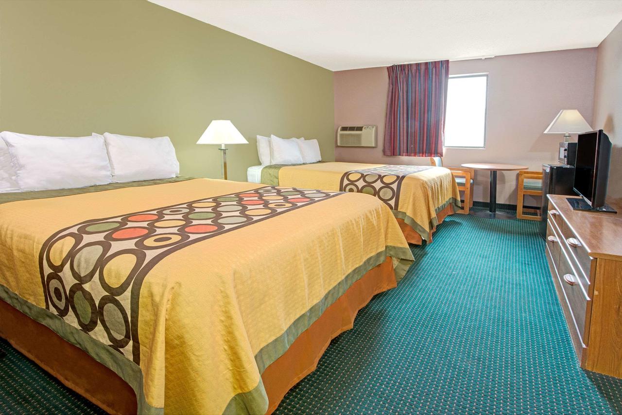 Super 8 By Wyndham Eureka/Six Flags Nearby - thumb 5