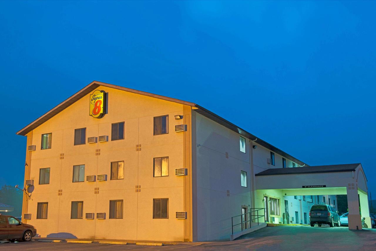 Super 8 By Wyndham Eureka/Six Flags Nearby - thumb 12
