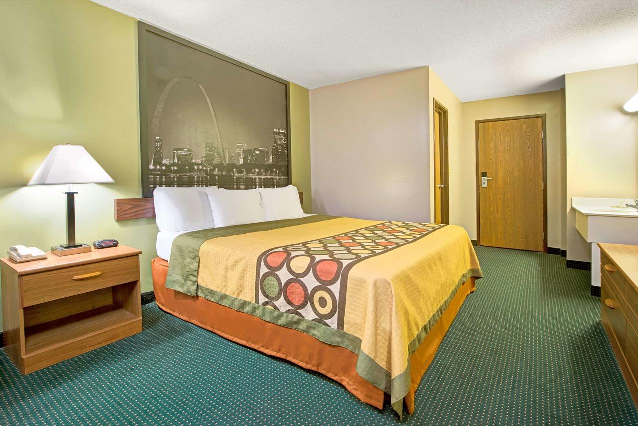 Super 8 By Wyndham Eureka/Six Flags Nearby - thumb 9