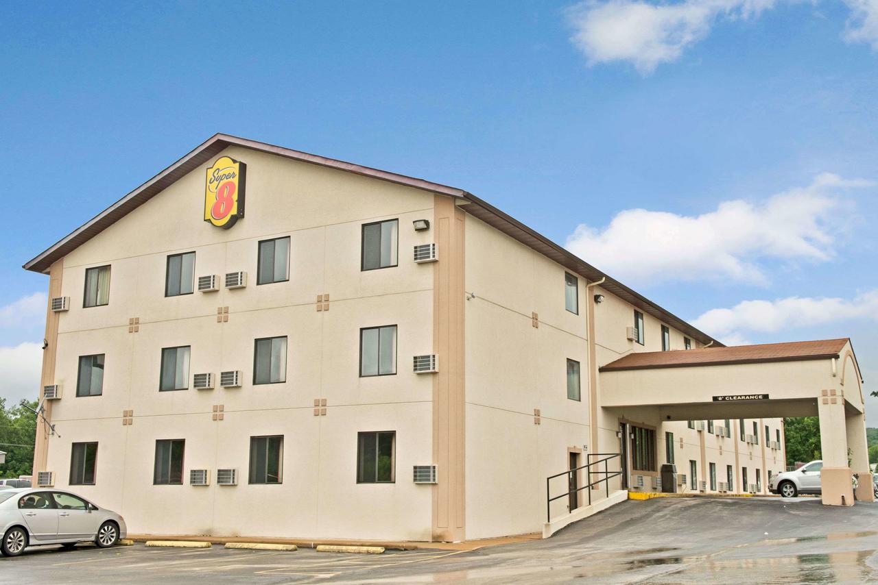 Super 8 By Wyndham Eureka/Six Flags Nearby - thumb 0