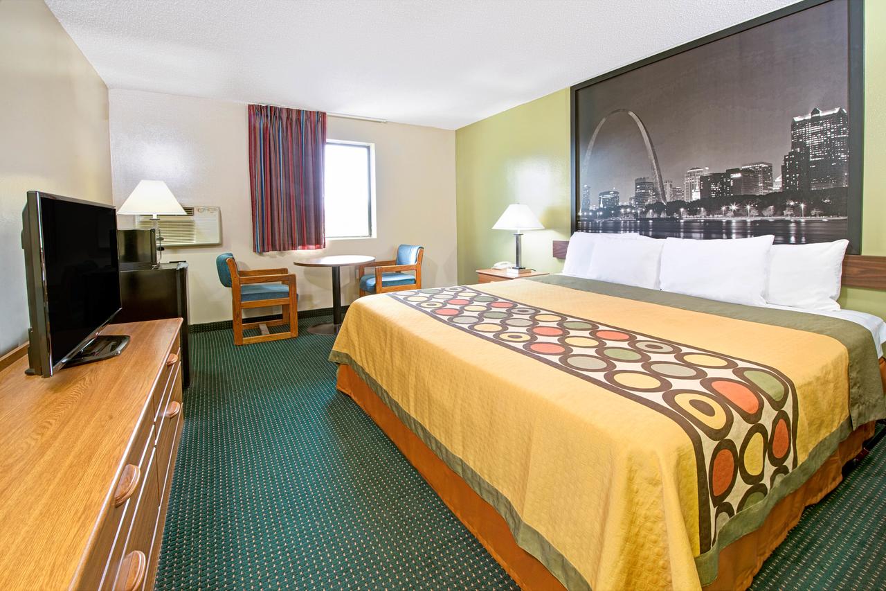 Super 8 By Wyndham Eureka/Six Flags Nearby - thumb 8