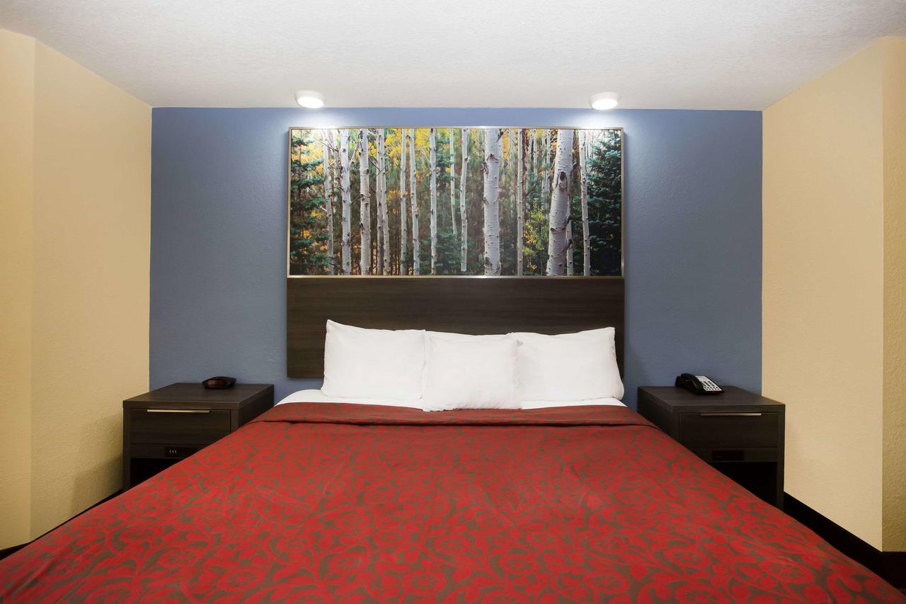 Days Inn By Wyndham Blue Springs - thumb 3