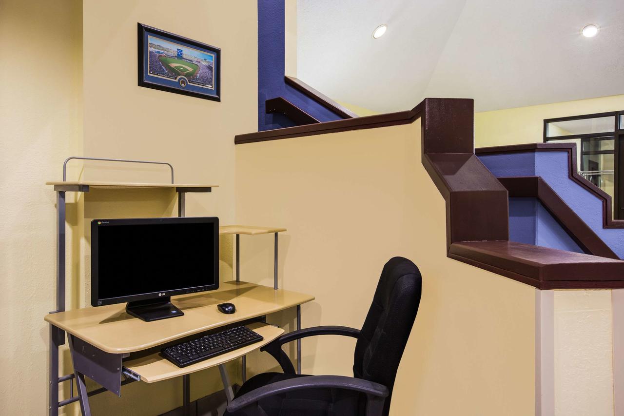 Days Inn By Wyndham Blue Springs - thumb 21