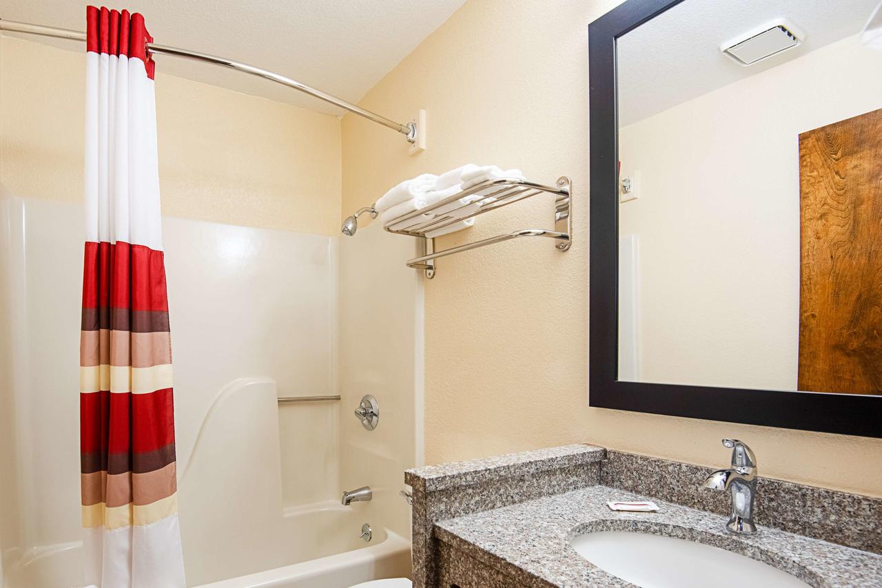 Red Roof Inn Cameron - thumb 6