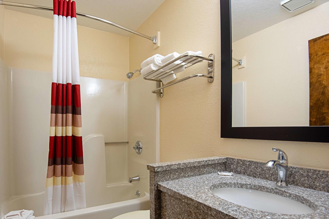 Red Roof Inn Cameron - thumb 29