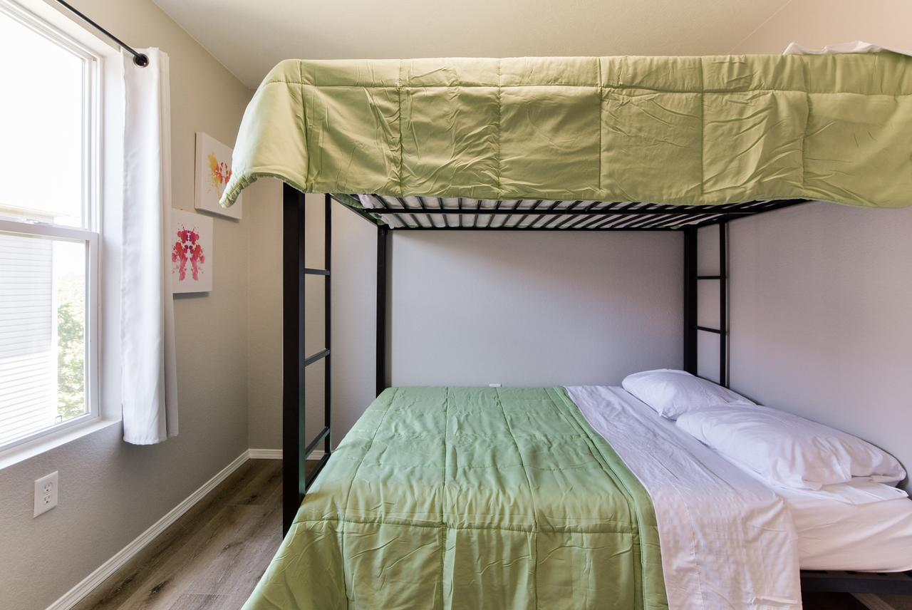 StoryDays - Sleek Mid/mod Decor- Stunning Views - Sleeps 8 -Pool - Mins To Strip - thumb 23