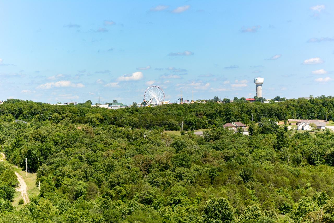 StoryDays - Sleek Mid/mod Decor- Stunning Views - Sleeps 8 -Pool - Mins To Strip - thumb 7