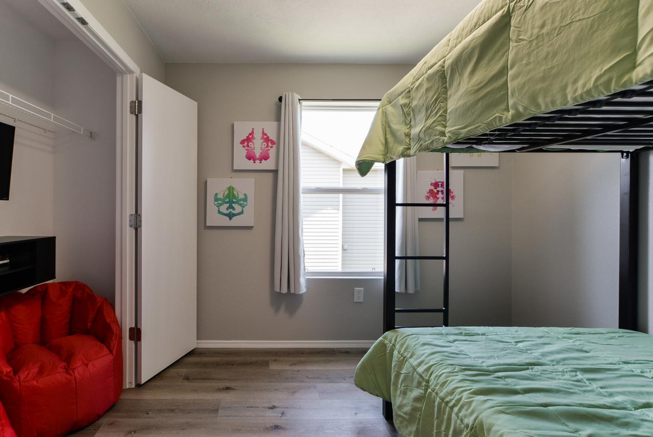 StoryDays - Sleek Mid/mod Decor- Stunning Views - Sleeps 8 -Pool - Mins To Strip - thumb 25