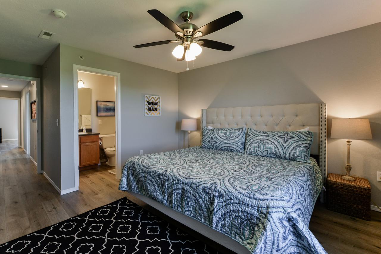 StoryDays - Sleek Mid/mod Decor- Stunning Views - Sleeps 8 -Pool - Mins To Strip - thumb 29