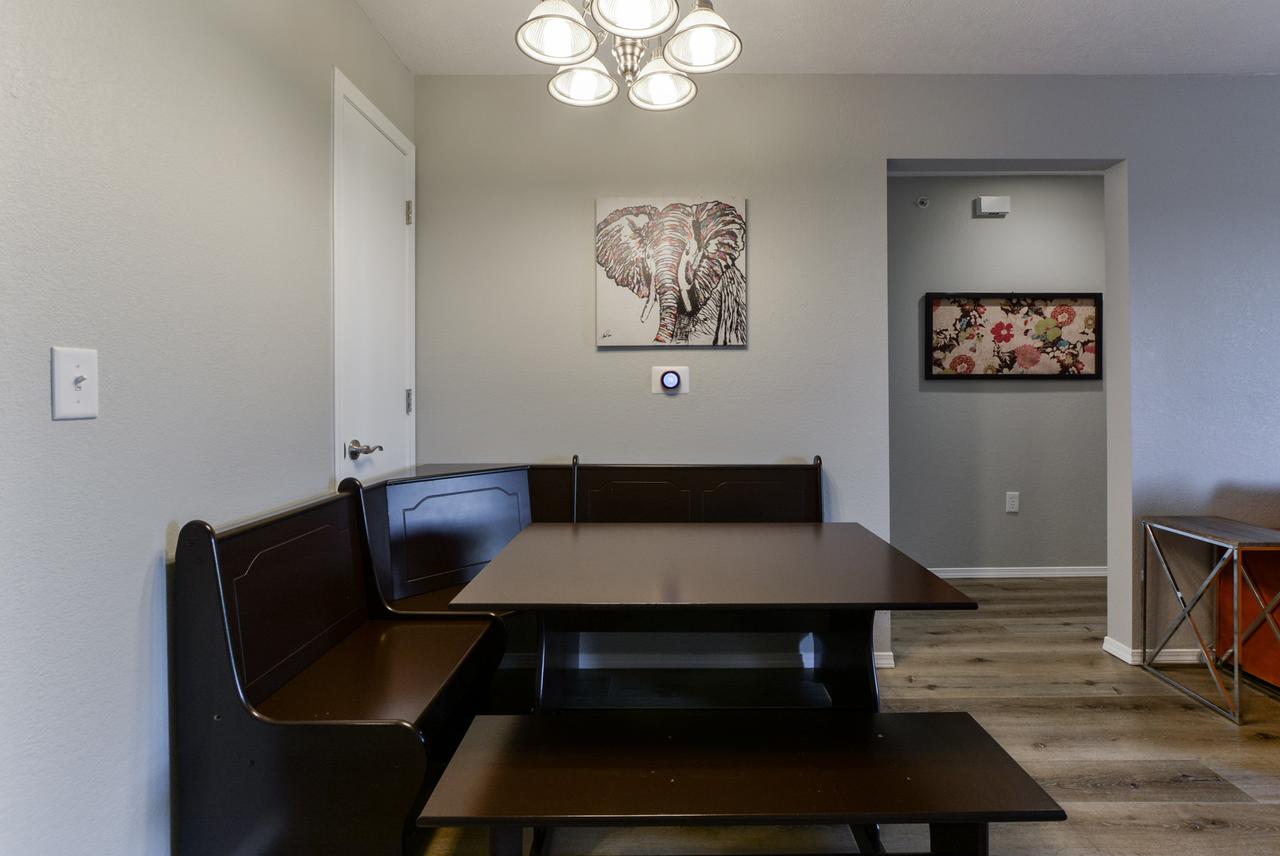 StoryDays - Sleek Mid/mod Decor- Stunning Views - Sleeps 8 -Pool - Mins To Strip - thumb 13