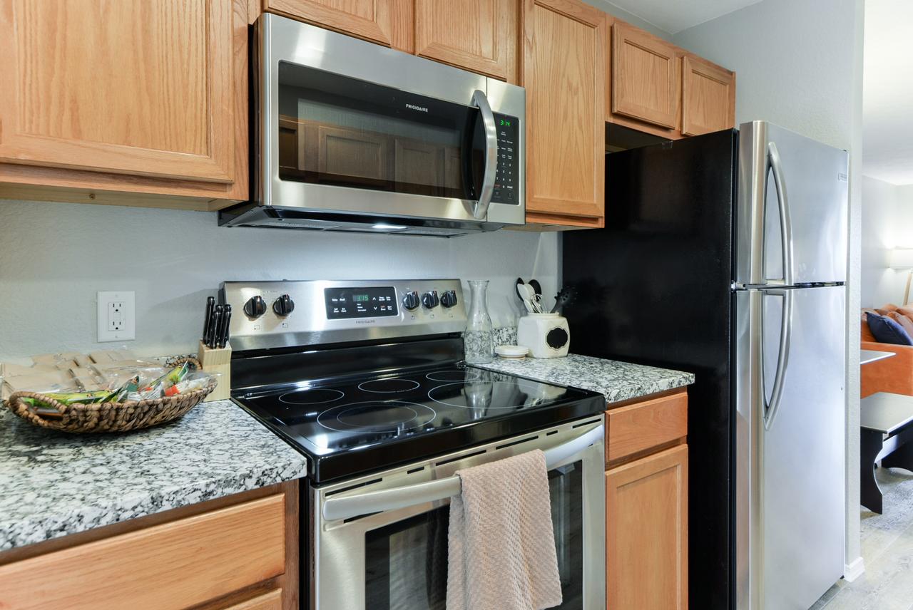 StoryDays - Sleek Mid/mod Decor- Stunning Views - Sleeps 8 -Pool - Mins To Strip - thumb 10