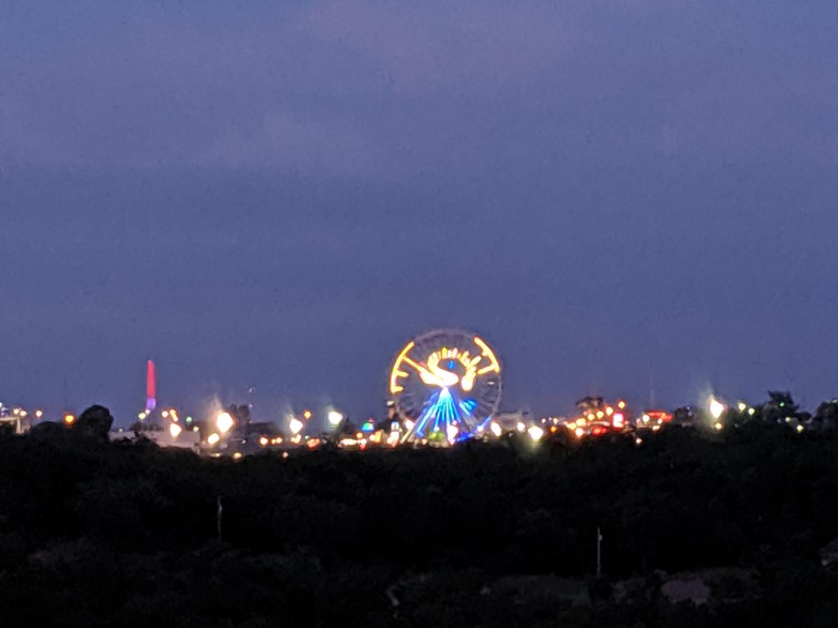 StoryDays - Sleek Mid/mod Decor- Stunning Views - Sleeps 8 -Pool - Mins To Strip - thumb 8