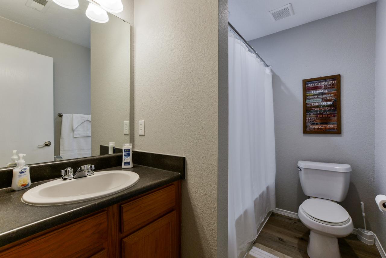 StoryDays - Sleek Mid/mod Decor- Stunning Views - Sleeps 8 -Pool - Mins To Strip - thumb 31