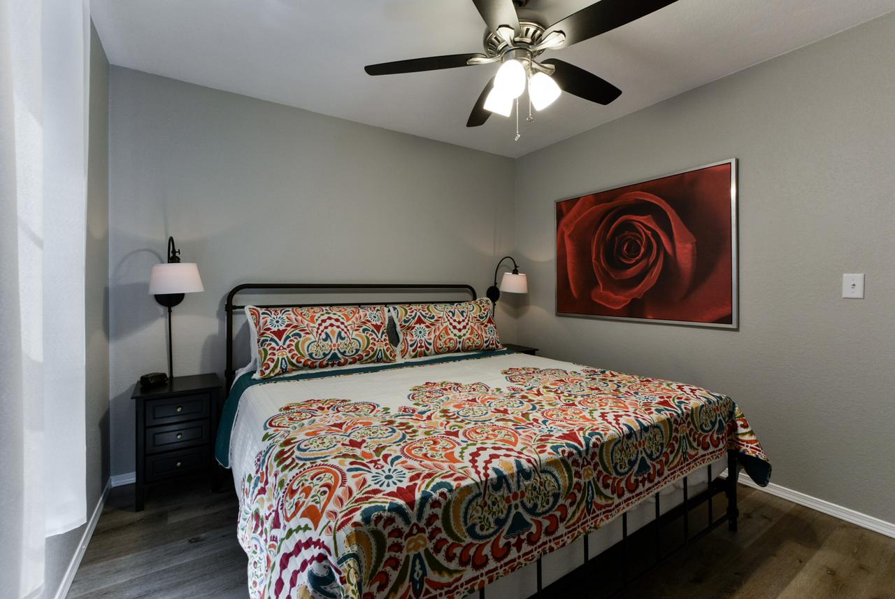 StoryDays - Sleek Mid/mod Decor- Stunning Views - Sleeps 8 -Pool - Mins To Strip - thumb 18