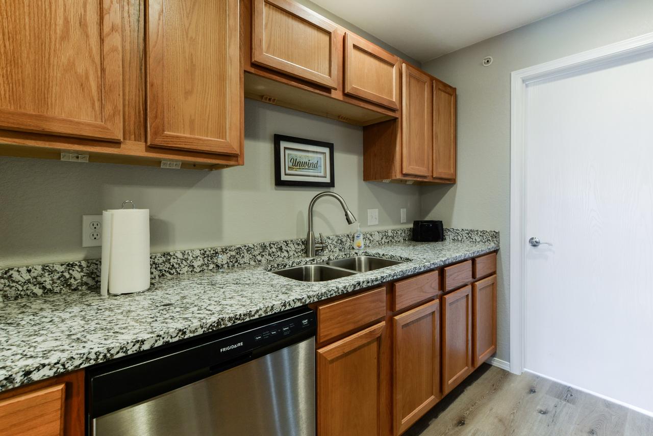 StoryDays - Sleek Mid/mod Decor- Stunning Views - Sleeps 8 -Pool - Mins To Strip - thumb 1