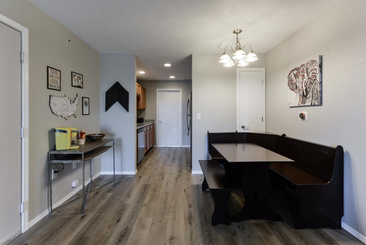 StoryDays - Sleek Mid/mod Decor- Stunning Views - Sleeps 8 -Pool - Mins To Strip - thumb 12